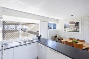 Dining - The Springs - Oceanstays (Yamba)