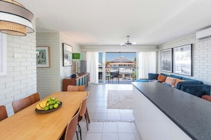 Interior - The Springs - Oceanstays (Yamba)