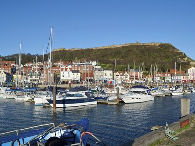 6 bedroom accommodation in Scarborough