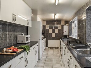 Lava-louças, cadeirão de bebê