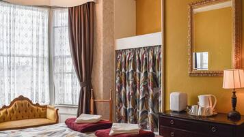 6 bedrooms, free WiFi, bed sheets