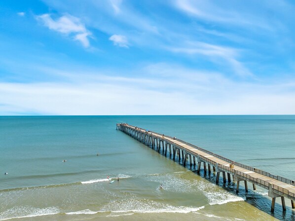 Plage, chaises longues, serviettes de plage