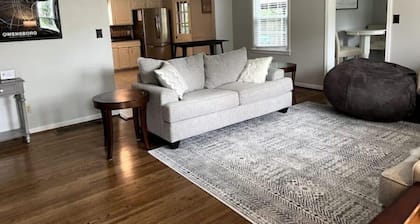 Newly renovated- 2.5 mi to Downtown Riverfront