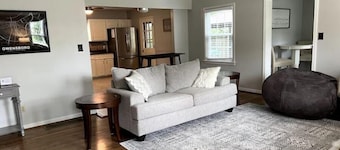 Newly renovated- 2.5 mi to Downtown Riverfront