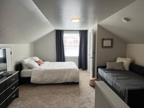 4 bedrooms, desk, iron/ironing board, free WiFi