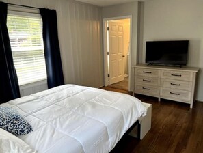 4 bedrooms, desk, iron/ironing board, free WiFi