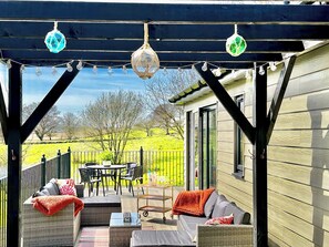 Outdoor dining - 3 bedroom accommodation in Uplowman, near Tiverton (Uplowman, near Tiverton)