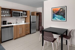 Premium Suite, 1 Bedroom | Private kitchen | Full-size fridge, microwave, dishwasher, espresso maker - Home2 Suites By Hilton Hobbs (Hobbs)