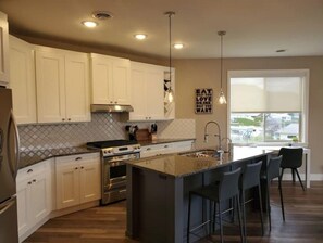 Kühlschrank, Ofen, Herdplatte, Geschirrspüler