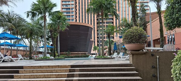 Kolam renang terbuka 