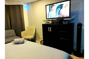 1 bedroom, desk, iron/ironing board, WiFi