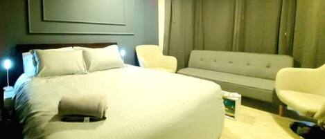 1 bedroom, desk, iron/ironing board, WiFi