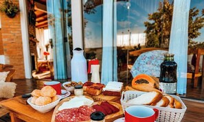 Chalé Caminho do Sol 1 - Jacuzzi e Bônus Culinário | 야외 식당