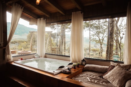 Private spa tub