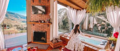 Honeymoon Chalet, Jetted Tub, Mountain View | Private spa tub