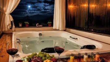 Chalé Caminho do Sol 2 - Jacuzzi e Bônus Culinário | Indoor spa tub