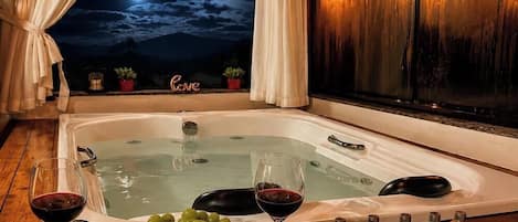 Chalé Caminho do Sol 2 - Jacuzzi e Bônus Culinário | Indoor spa tub