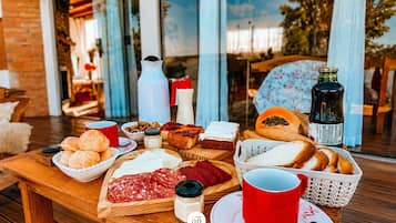 Chalé Caminho do Sol 1 - Jacuzzi e Bônus Culinário | Restaurang utomhus