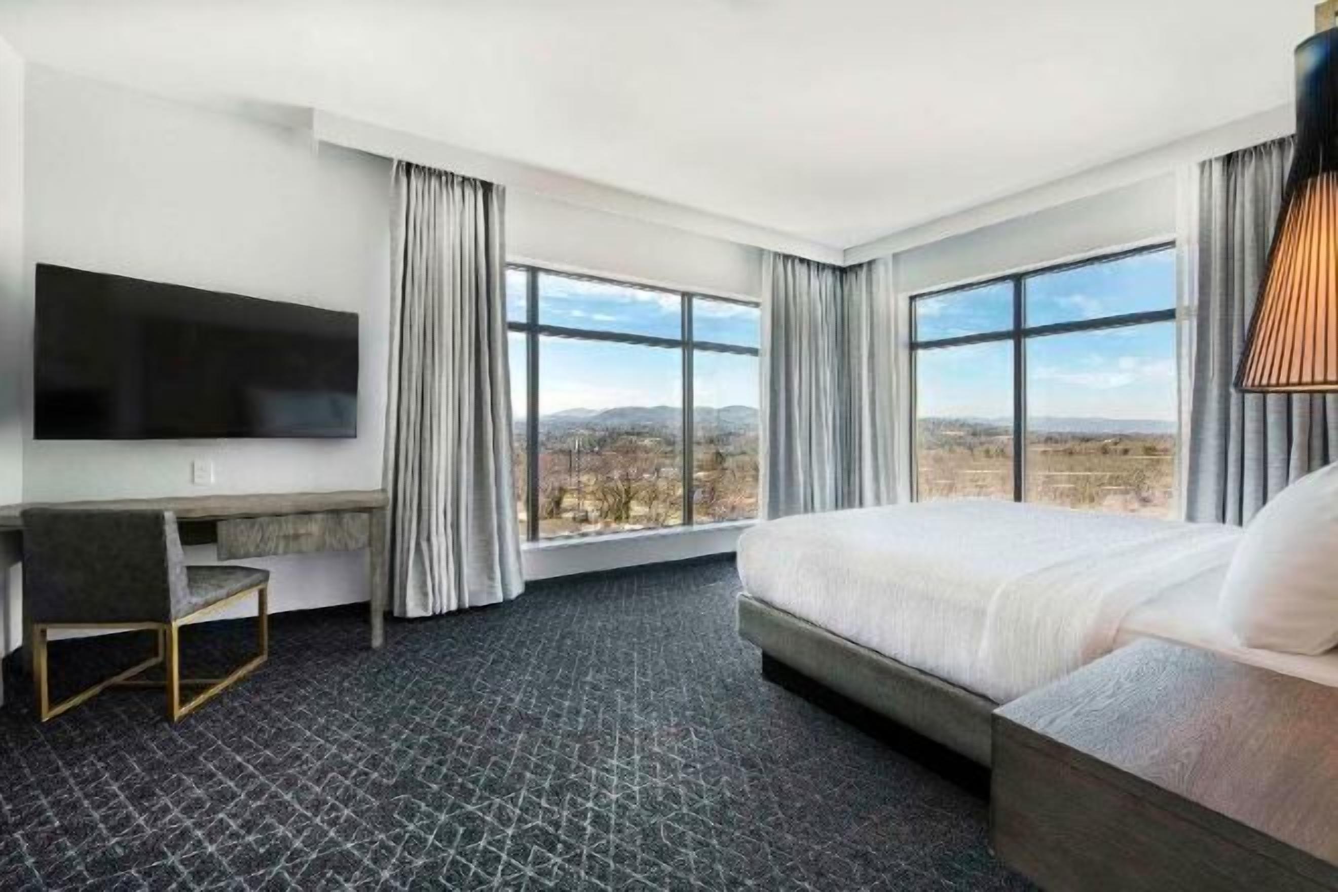 Hochwertige Bettwaren, Zimmersafe, Schreibtisch