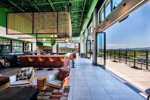 2 restaurantes, café da manhã, culinária americana