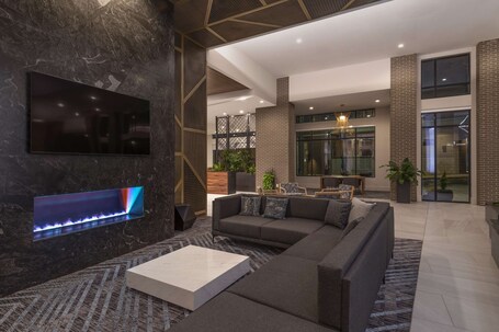 Embassy Suites By Hilton Asheville Downtown - Image 9
