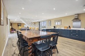 Dining - Sophie's Barn - Hot Tub Packages Available (Market Harborough)