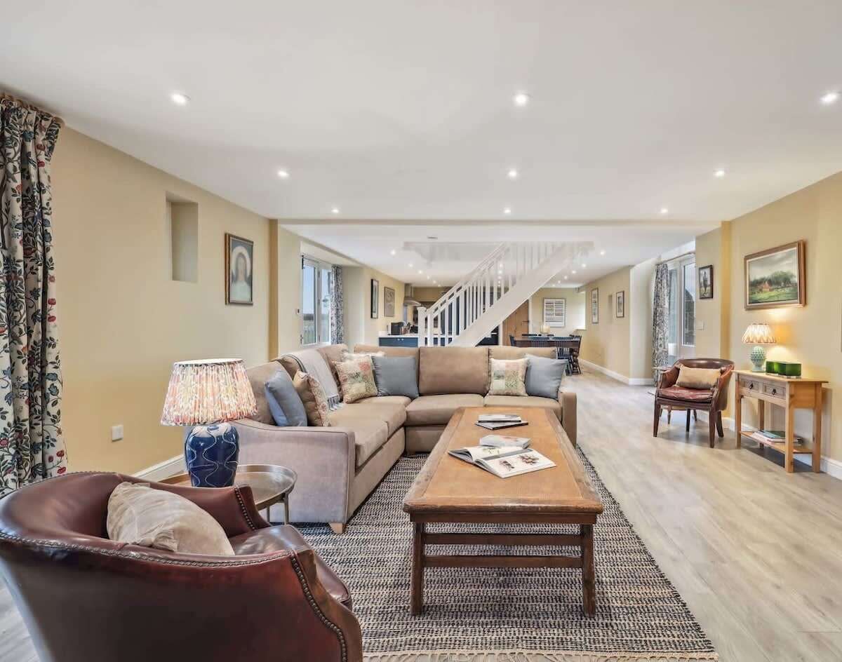 TV, fireplace, offices