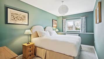 4 bedrooms, iron/ironing board, travel cot, WiFi