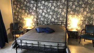 Comfort Apartment, 1 Queen Bed with Sofa bed | 2 bedrooms, hypo-allergenic bedding, individually decorated