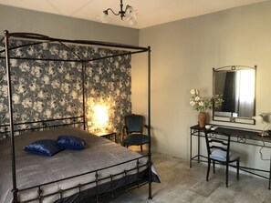 低過敏寢具、獨特裝潢、布置獨特、書桌