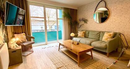 Beautiful 2 Bedroom Apartment inc. Parking & Wifi