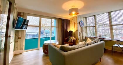 Elegant Apartment inc. Parking