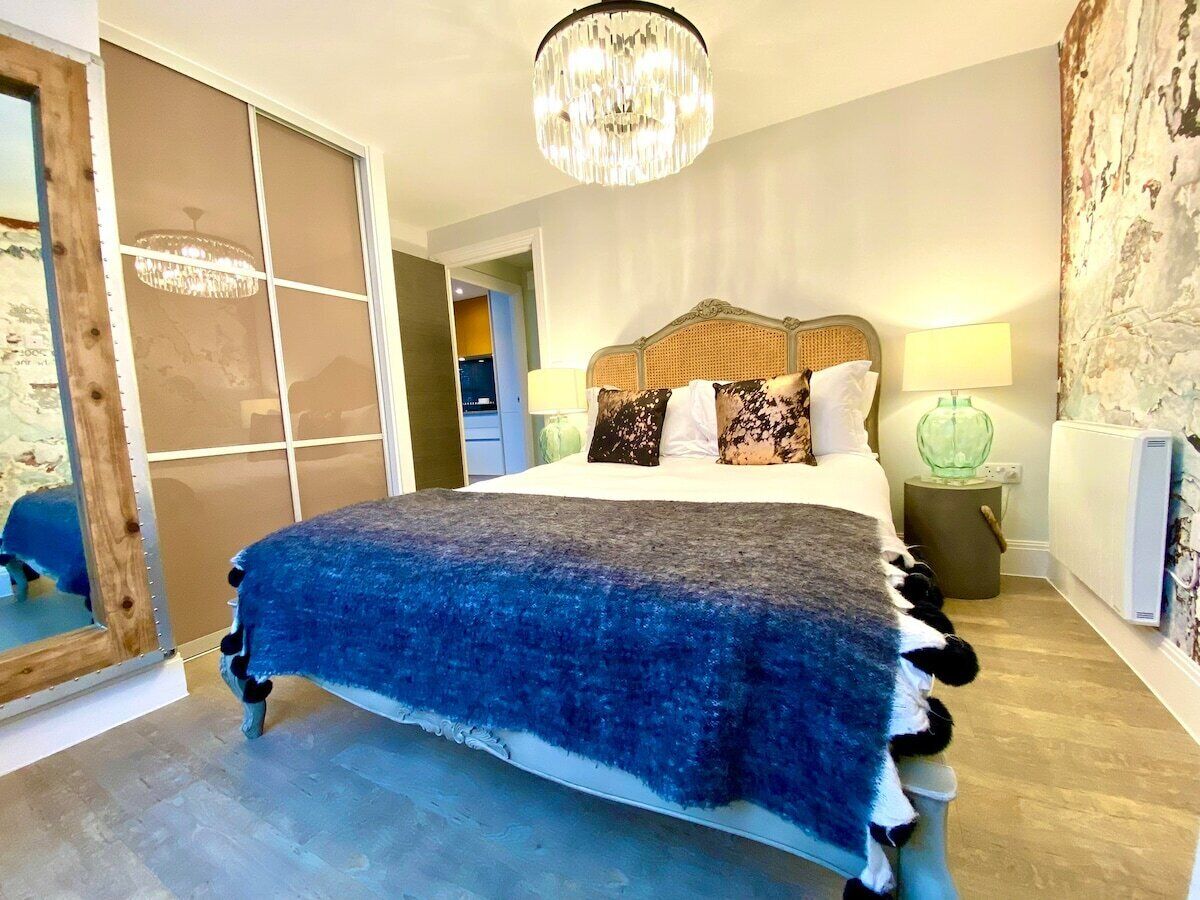 1 bedroom, iron/ironing board, free Internet, bed sheets