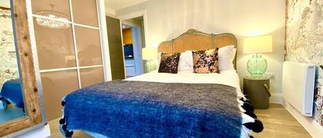 1 habitación, tabla de planchar con plancha y internet gratis