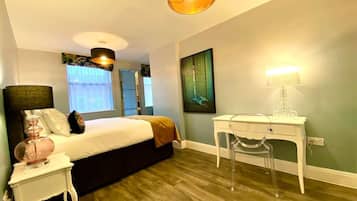 1 soverom, strykejern/-brett, internettilgang og sengetøy