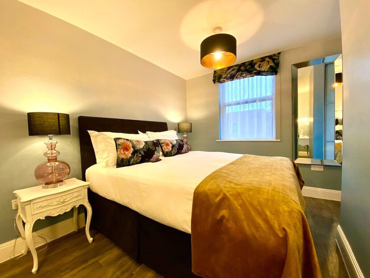 1 bedroom, iron/ironing board, internet, bed sheets