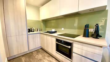 Batterie de cuisine, vaisselle et ustensiles, épices