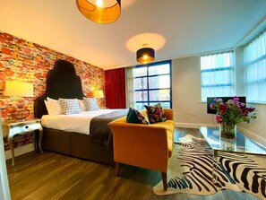 1 bedroom, iron/ironing board, free Internet, bed sheets - Luxurious Studio Apartment inc Free Parking & WiFi (Poole)