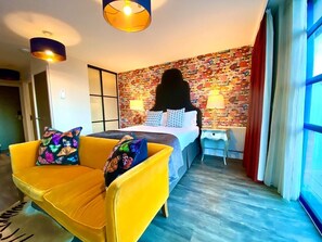 1 bedroom, iron/ironing board, free Internet, bed sheets - Luxurious Studio Apartment inc Free Parking & WiFi (Poole)