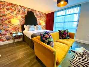 1 bedroom, iron/ironing board, free Internet, bed sheets - Luxurious Studio Apartment inc Free Parking & WiFi (Poole)