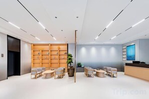 Lobby - Hohhot Bolun Hotel (E-commerce Center Kongjiaying Subway Station) (Hohhot)