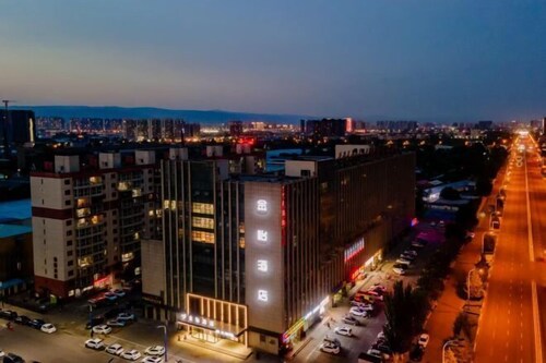 Hohhot Bolun Hotel (E-commerce Center Kongjiaying Subway Station)