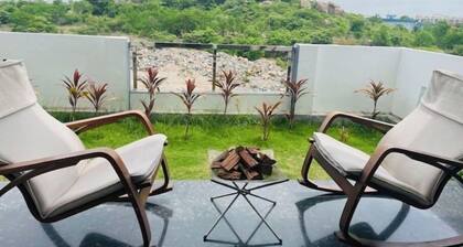 Luxury Duplex - Rooftop Lawn, Hill View, Fire Camp