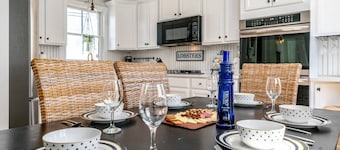 Steps to Harbor & Dining! Updated Home Slps 12