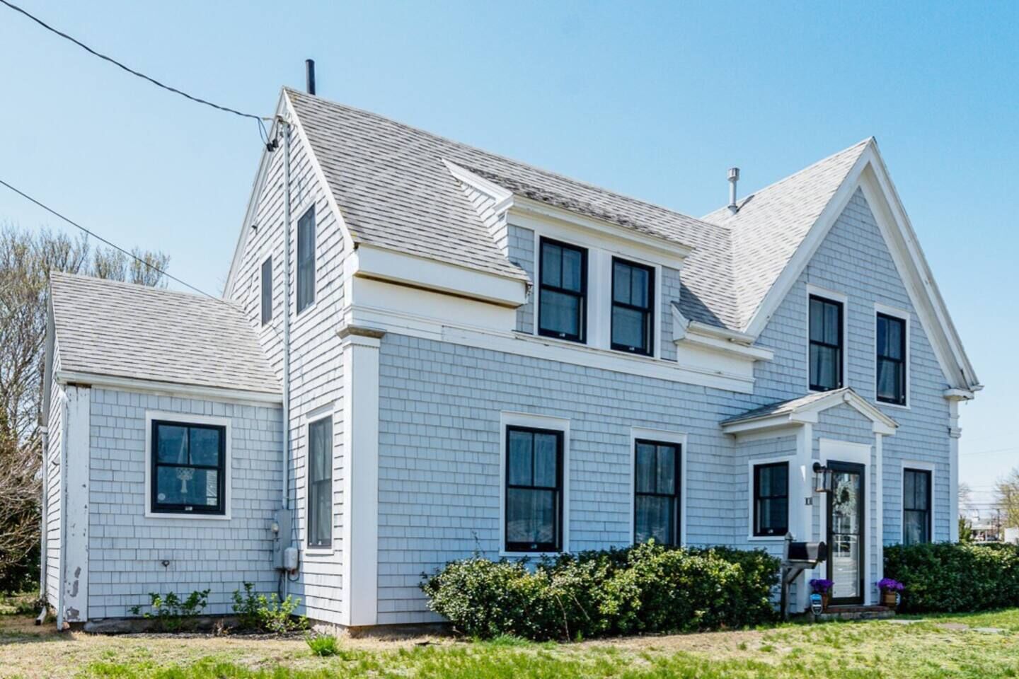 Charming Updated Cape Home! Sleeps 12! Location!