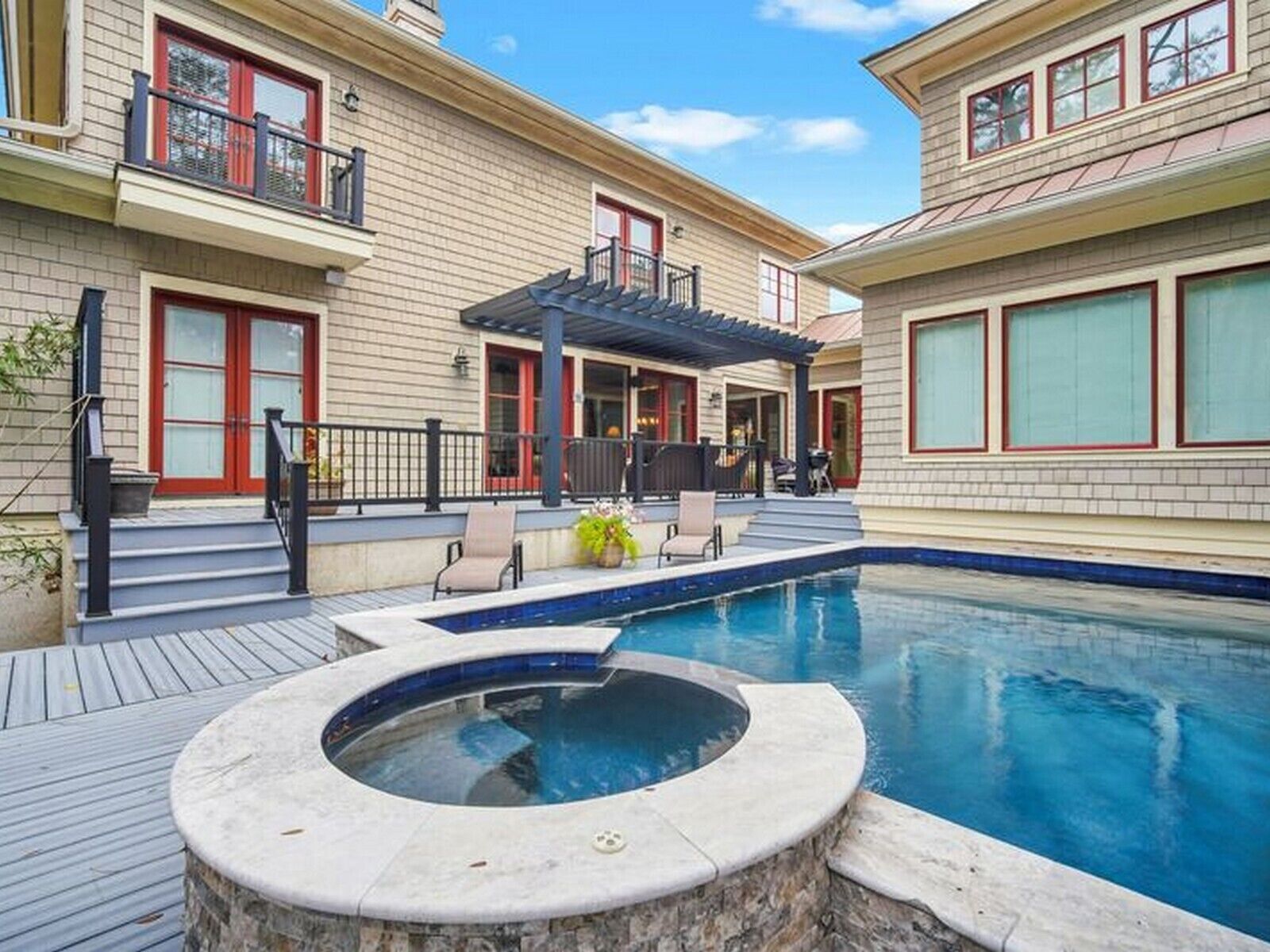 28 Pelican Street ~ Beautiful 4th Row Ocean Home in Downtown!