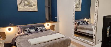 3 bedrooms, iron/ironing board, internet, bed sheets