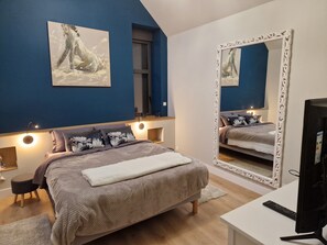 3 bedrooms, iron/ironing board, internet, bed sheets