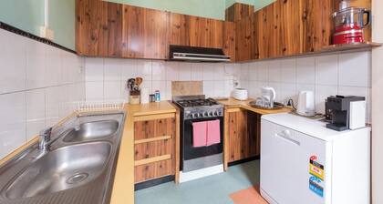 3BR Unit in the Heart of Beautiful Northcote