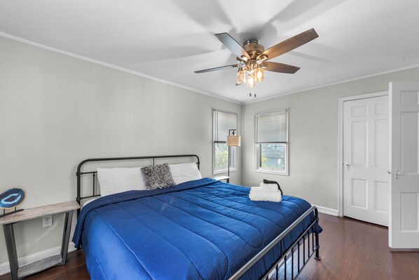 1 bedroom, desk, free WiFi, bed sheets